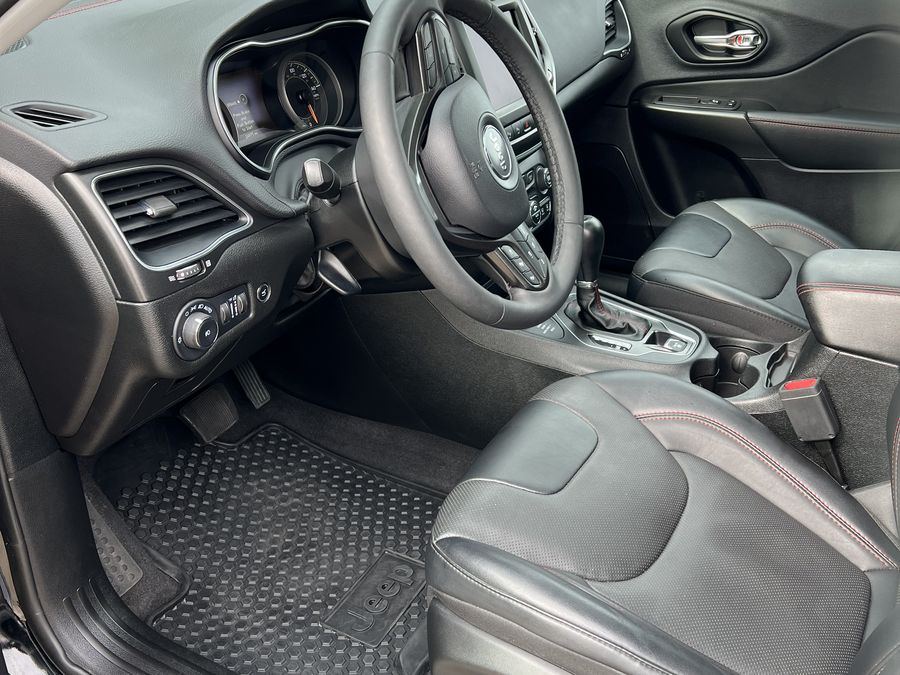 Jeep Cherokee interior detail — Voge Detailing Fargo
